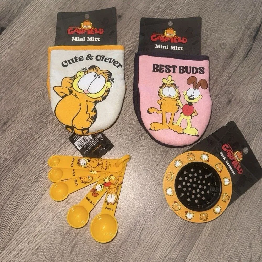Garfield kitchen set with mini mitts and grater #garfield #kitchen